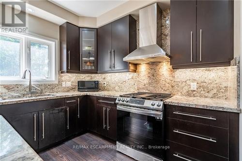 463 Macintosh Drive, Hamilton (Stoney Creek), ON - Indoor Photo Showing Kitchen With Upgraded Kitchen