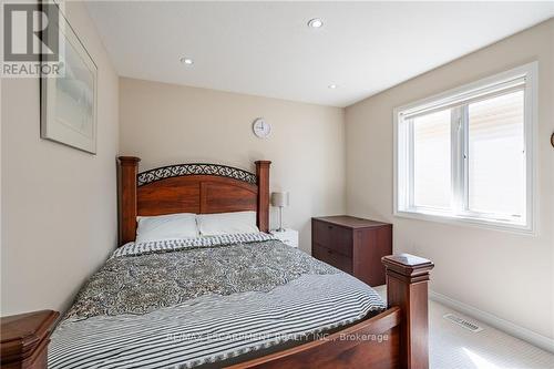 463 Macintosh Drive, Hamilton (Stoney Creek), ON - Indoor Photo Showing Bedroom