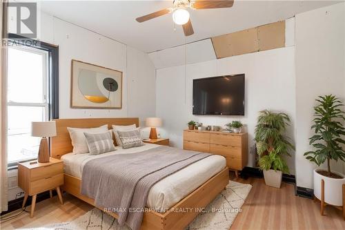 76 Gage Avenue N, Hamilton, ON - Indoor Photo Showing Bedroom