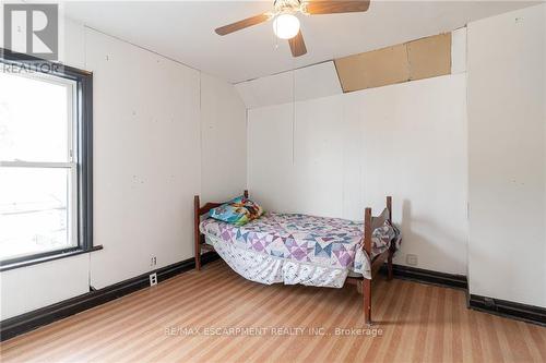 76 Gage Avenue N, Hamilton, ON - Indoor Photo Showing Bedroom