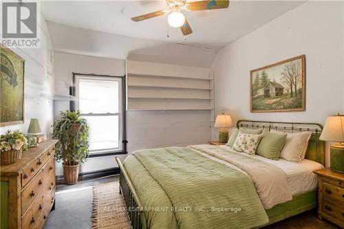 76 Gage Avenue N, Hamilton, ON - Indoor Photo Showing Bedroom