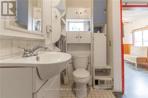 76 Gage Avenue N, Hamilton, ON - Indoor Photo Showing Bathroom