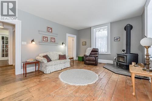 6783 Gerrie Road, Centre Wellington, ON - Indoor Photo Showing Living Room