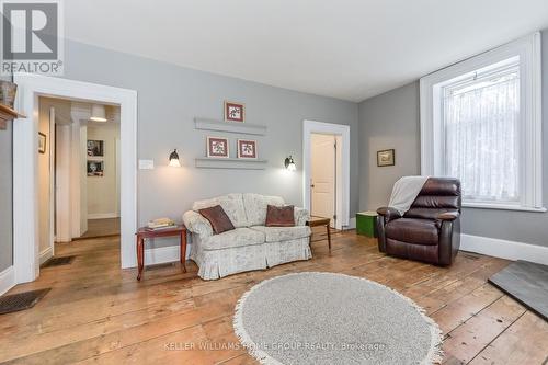 6783 Gerrie Road, Centre Wellington, ON - Indoor Photo Showing Living Room