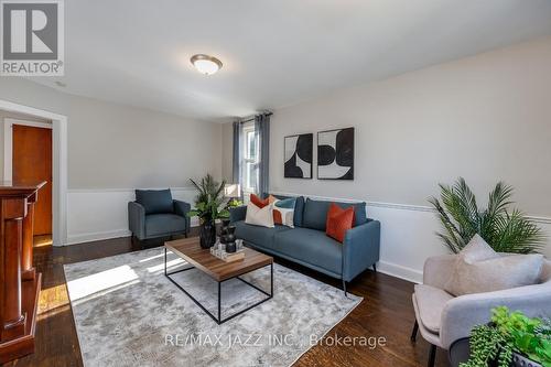 27 Jane Street, Clarington (Bowmanville), ON - Indoor Photo Showing Living Room