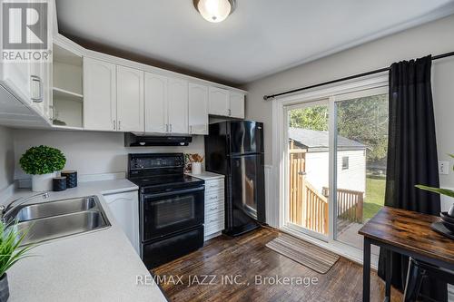 27 Jane Street, Clarington (Bowmanville), ON - Indoor Photo Showing Kitchen With Double Sink