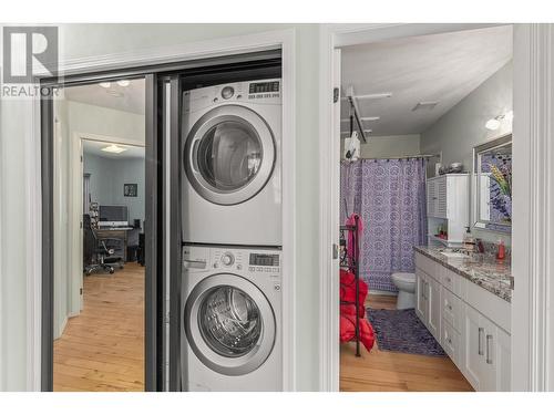 3174 Boucherie Road, West Kelowna, BC - Indoor Photo Showing Laundry Room