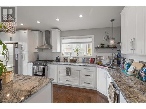 3174 Boucherie Road, West Kelowna, BC - Indoor Photo Showing Kitchen With Upgraded Kitchen