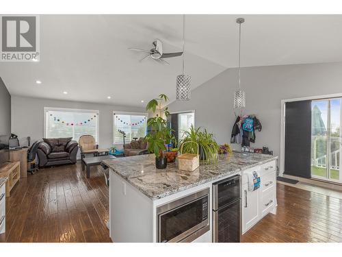 3174 Boucherie Road, West Kelowna, BC - Indoor Photo Showing Kitchen With Upgraded Kitchen