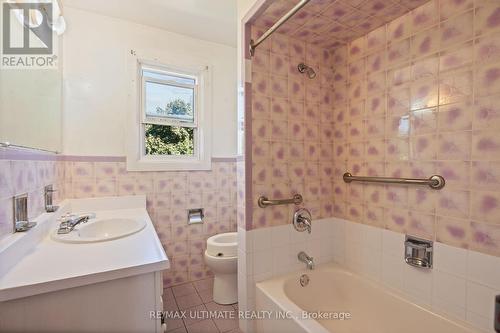 1989 Dufferin Street, Toronto (Oakwood Village), ON - Indoor Photo Showing Bathroom