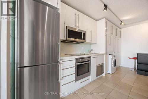 3809 - 210 Victoria Street, Toronto (Church-Yonge Corridor), ON - Indoor Photo Showing Kitchen With Stainless Steel Kitchen