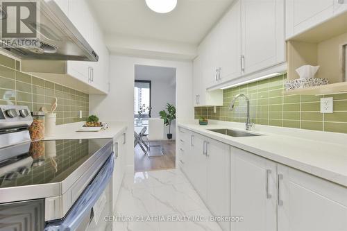 1703 - 350 Seneca Hill Drive, Toronto (Don Valley Village), ON - Indoor Photo Showing Kitchen With Upgraded Kitchen