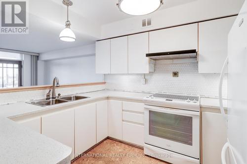 1111 - 1360 York Mills Road, Toronto (Parkwoods-Donalda), ON - Indoor Photo Showing Kitchen With Double Sink