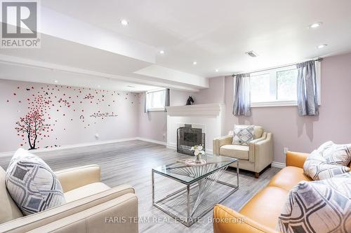 148 Sand Road, East Gwillimbury (Holland Landing), ON - Indoor Photo Showing Living Room