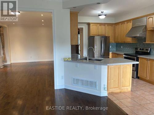 29 Quantum Street, Markham (Middlefield), ON - Indoor Photo Showing Kitchen With Double Sink