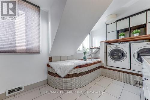 6036 King Road, King (Nobleton), ON - Indoor Photo Showing Laundry Room