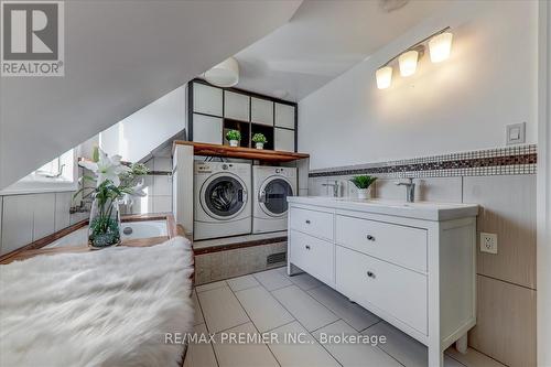 6036 King Road, King (Nobleton), ON - Indoor Photo Showing Laundry Room