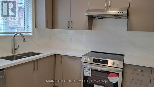 7 Roy Grove Way, Markham, ON - Indoor Photo Showing Kitchen With Double Sink