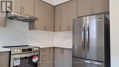 7 Roy Grove Way, Markham, ON - Indoor Photo Showing Kitchen With Stainless Steel Kitchen