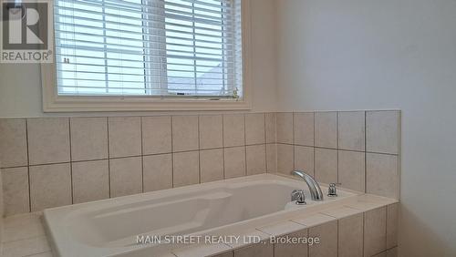 7 Roy Grove Way, Markham, ON - Indoor Photo Showing Bathroom