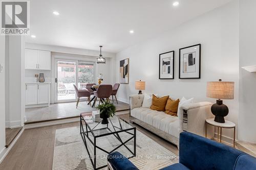 9 Eastman Crescent, Newmarket (Huron Heights-Leslie Valley), ON - Indoor Photo Showing Living Room