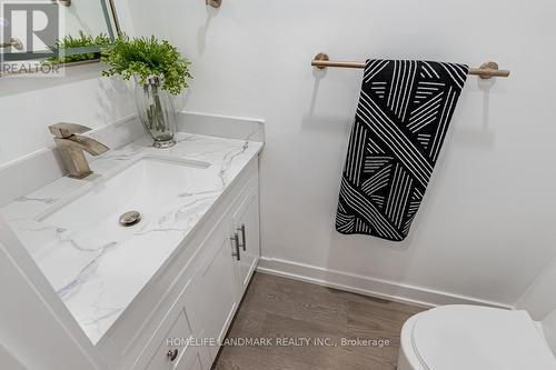 9 Eastman Crescent, Newmarket (Huron Heights-Leslie Valley), ON - Indoor Photo Showing Bathroom