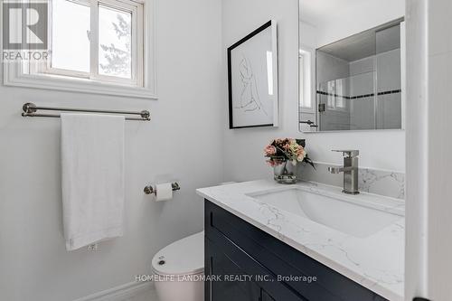 9 Eastman Crescent, Newmarket (Huron Heights-Leslie Valley), ON - Indoor Photo Showing Bathroom