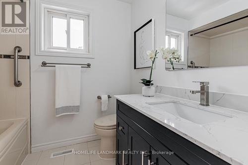 9 Eastman Crescent, Newmarket (Huron Heights-Leslie Valley), ON - Indoor Photo Showing Bathroom