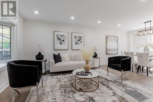 9 Eastman Crescent, Newmarket (Huron Heights-Leslie Valley), ON - Indoor Photo Showing Living Room