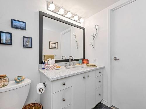 307-1060 Linden Ave, Victoria, BC - Indoor Photo Showing Bathroom