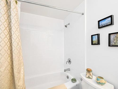 307-1060 Linden Ave, Victoria, BC - Indoor Photo Showing Bathroom