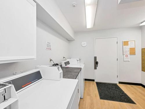 307-1060 Linden Ave, Victoria, BC - Indoor Photo Showing Laundry Room