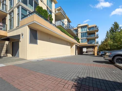 308-225 Menzies St, Victoria, BC - Outdoor With Balcony