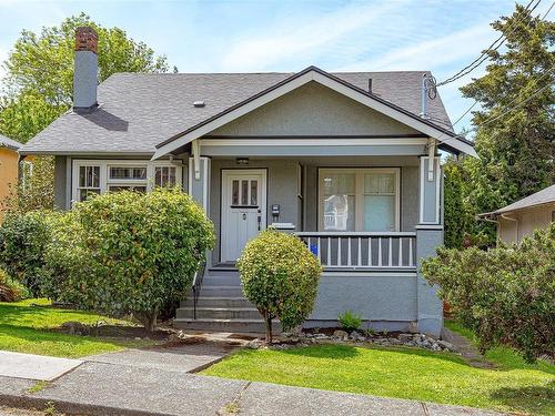 1317 Vimy Pl, Victoria, BC 