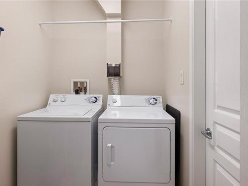 203-5685 Edgewater Lane, Nanaimo, BC - Indoor Photo Showing Laundry Room