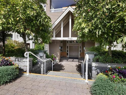 203-5685 Edgewater Lane, Nanaimo, BC - Outdoor