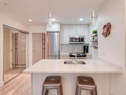 308-1090 Johnson St, Victoria, BC - Indoor Photo Showing Kitchen With Stainless Steel Kitchen With Upgraded Kitchen