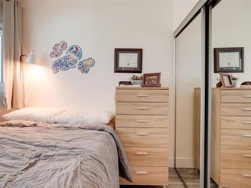 308-1090 Johnson St, Victoria, BC - Indoor Photo Showing Bedroom