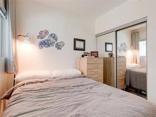 308-1090 Johnson St, Victoria, BC - Indoor Photo Showing Bedroom