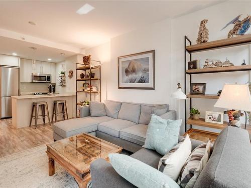 308-1090 Johnson St, Victoria, BC - Indoor Photo Showing Living Room