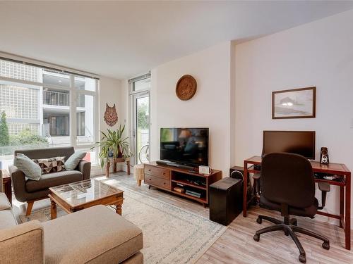 308-1090 Johnson St, Victoria, BC - Indoor Photo Showing Living Room