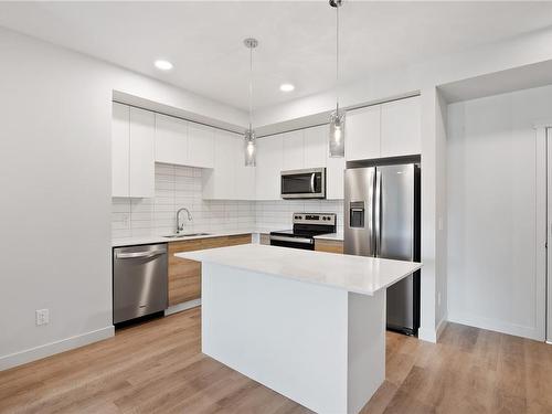 314-4830 Cedar Ridge Pl, Nanaimo, BC - Indoor Photo Showing Kitchen With Upgraded Kitchen