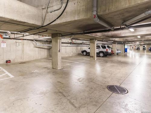 223-555 Franklyn St, Nanaimo, BC - Indoor Photo Showing Garage