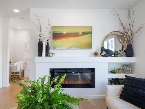 305-1033 Cook St, Victoria, BC - Indoor Photo Showing Living Room With Fireplace