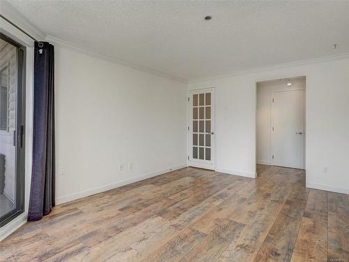 212-1560 Hillside Ave, Victoria, BC - Indoor Photo Showing Other Room