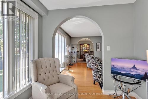 640 Brealey Drive, Peterborough (Otonabee), ON - Indoor Photo Showing Living Room