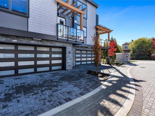 9-2590 Penrhyn St, Saanich, BC 