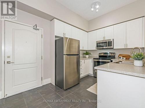 414 - 1440 Main Street E, Milton (Dempsey), ON - Indoor Photo Showing Kitchen With Stainless Steel Kitchen