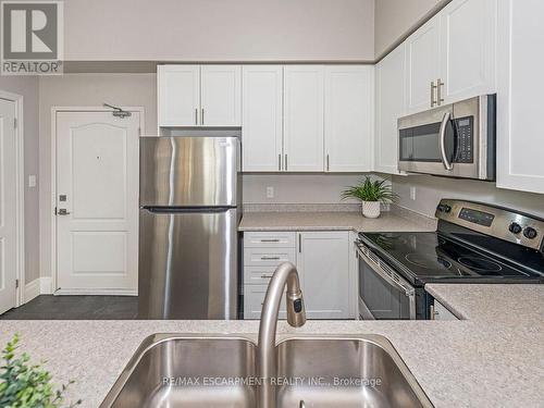 414 - 1440 Main Street E, Milton (Dempsey), ON - Indoor Photo Showing Kitchen With Double Sink