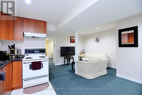 37 Prairie Rose Circle, Brampton (Brampton North), ON - Indoor Photo Showing Kitchen